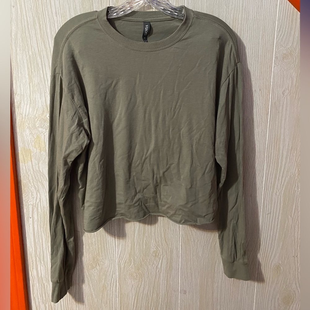 Vuori long sleeve cropped shirt